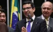 Servidora mentiu sobre celular e polícia achou aparelho com mulher de deputado