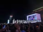 Shakira desafina com Maria Bethânia e público salva gafe musical em Copacabana