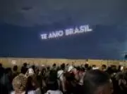 Show de drones da Shakira encanta multidão em Copacabana