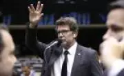STF tenta notificar Mário Frias sobre emendas para filme de Bolsonaro