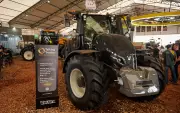 Trator inteligente que fala com operador é destaque na Agrishow 2026