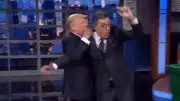Trump publica vídeo com IA jogando Colbert no lixo após fim de programa