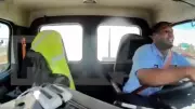 United Airlines colide com caminhão ao pousar em Newark; veja vídeo
