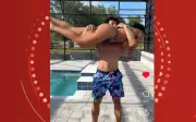 Victor Alexandre treina com noiva e é desafiado por Carla Perez