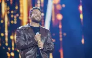 Wesley Safadão vira cupido e tenta ajudar fã a reatar namoro em show