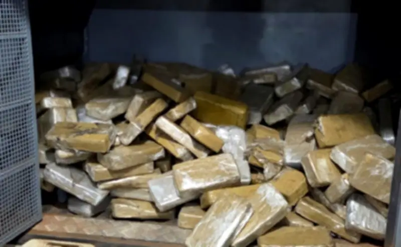239 kg de pasta base de cocaína apreendidos em pneus de caminhão no TO