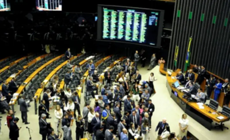68% dos brasileiros não lembram nenhum deputado federal, aponta Datafolha