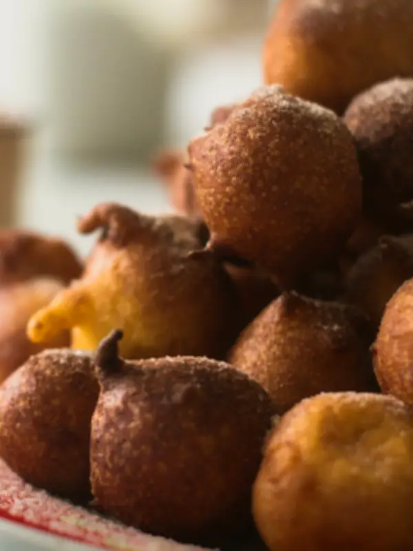 7 ingredientes essenciais para o bolinho de chuva perfeito, segundo chef