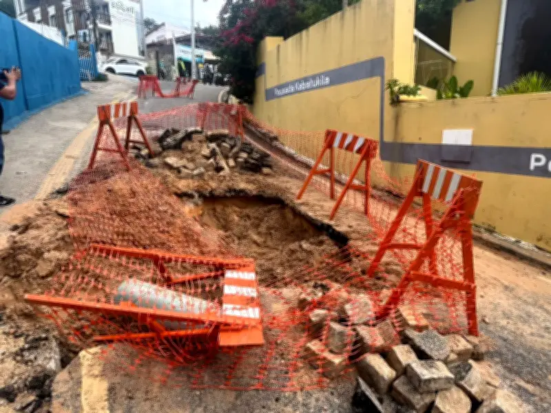 Acesso à praia de Ponta Negra em Natal é interditado para obra da Caern