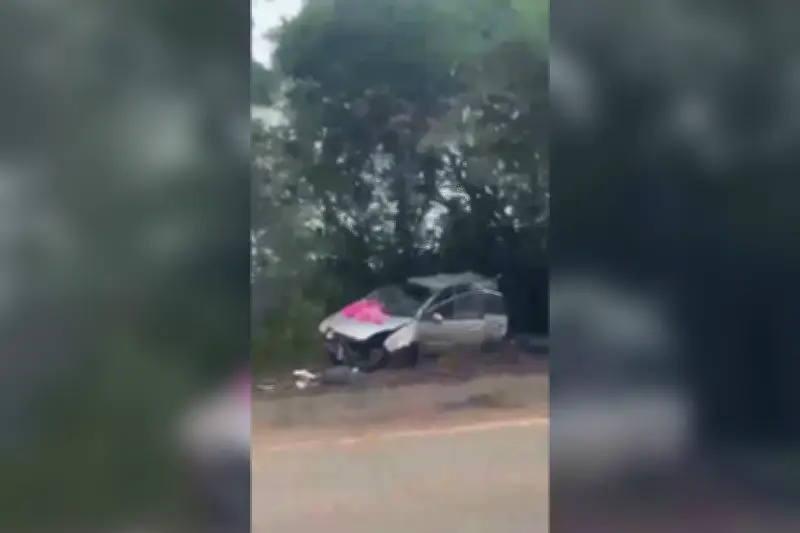 Acidente em SP-250 deixa duas crianças gravemente feridas
