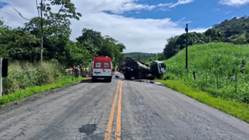 Acidente entre carro e van deixa um morto e três feridos em AL
