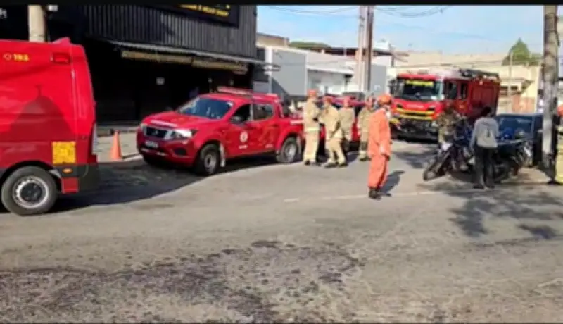 Acidente entre moto e carro deixa homem ferido em Volta Redonda