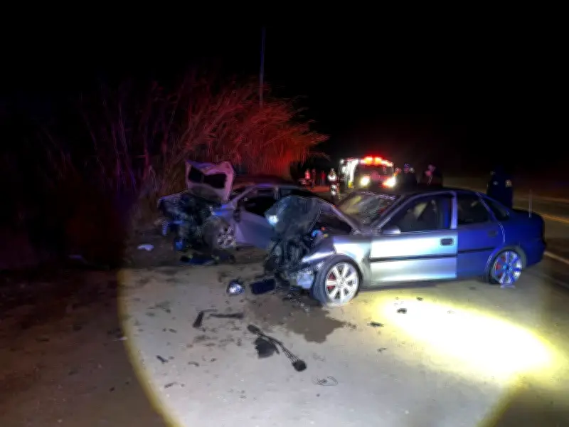 Acidente frontal na BR-116 em Manhuaçu deixa três mortos e dois feridos