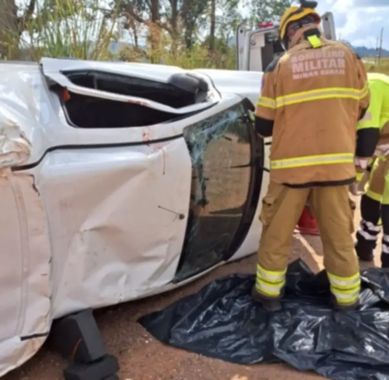 Acidente na BR-381: motorista morre em capotamento de Fiorino em Carmópolis