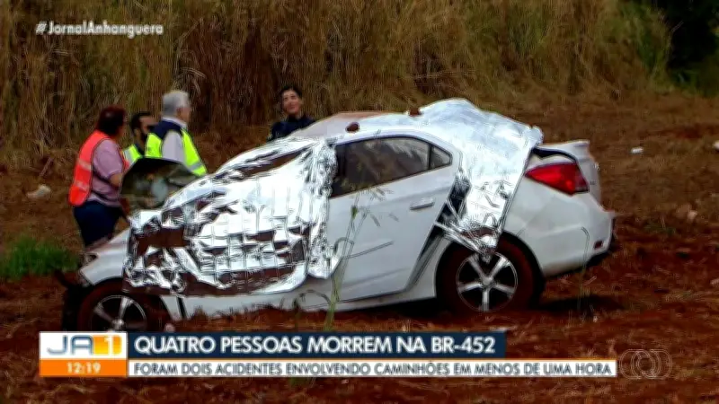 Acidente na BR-452 em Goiás deixa mortos e feridos