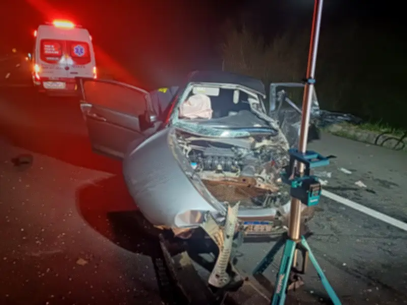 Acidente na Via Dutra em Piraí deixa mulher gravemente ferida