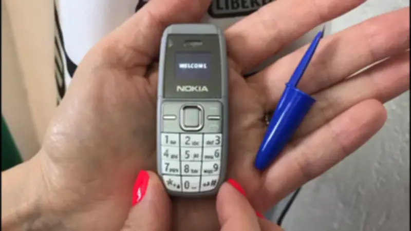 Acordo com lojas online mira venda de minicelulares usados em presídios