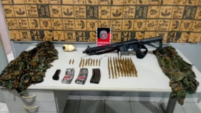 Adolescente é apreendido com fuzil e 127 munições em Bayeux