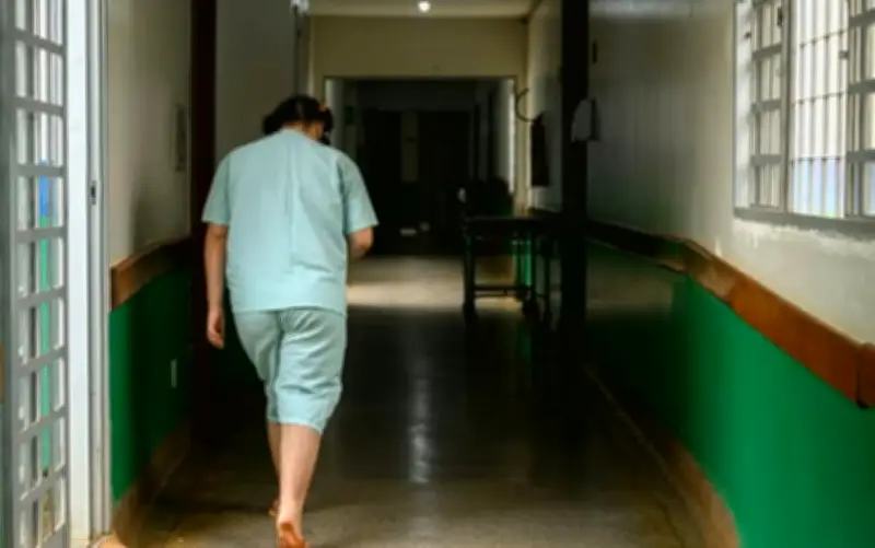 Adolescente com autismo e esquizofrenia deixa hospital após 1 ano em Luziânia
