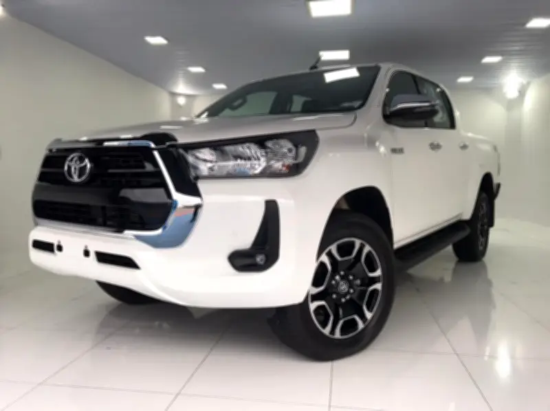 Adolescente de 13 anos é achado dormindo em Hilux após sumir com carro do pai