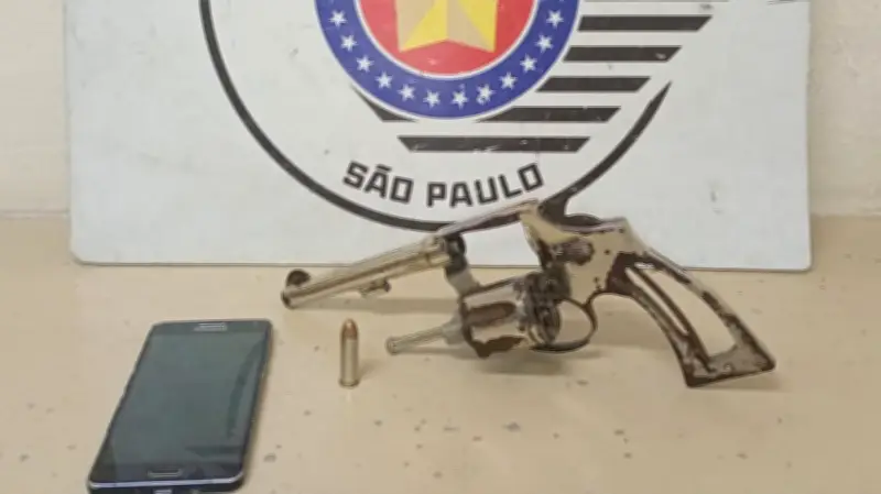 Adolescentes são apreendidos com revólver da Polícia Civil em Biritiba Mirim