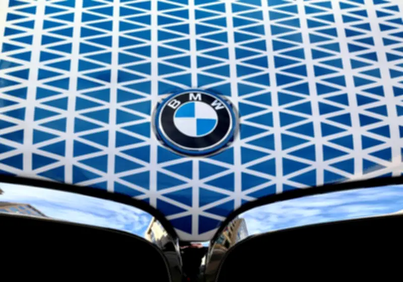 Ações da BMW despencam 7% após alerta de lucros e crise na China