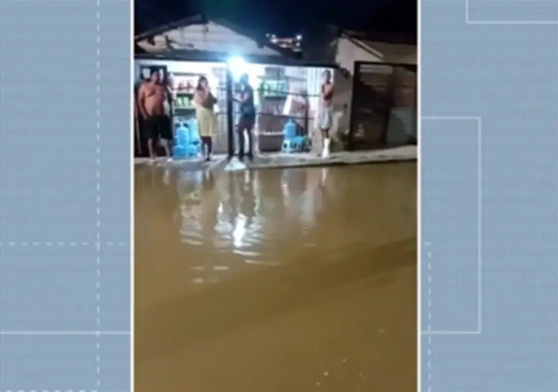 Alagamento em Campina Grande após rebaixamento de açude atinge casas