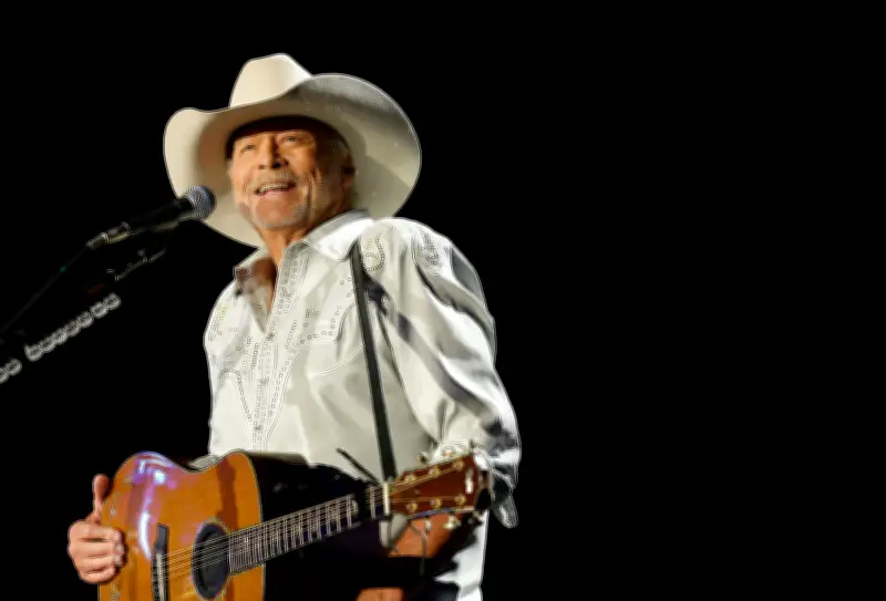 Alan Jackson se aposenta após último show em Nashville por doença
