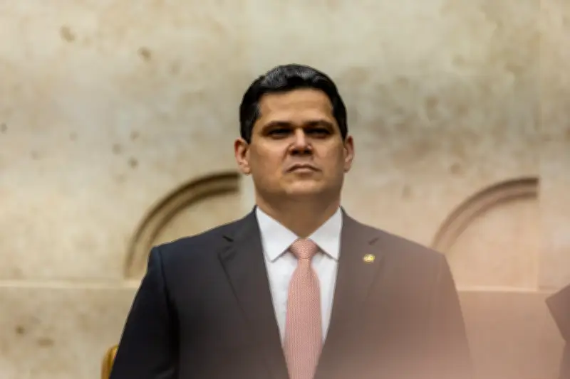 Alcolumbre reúne governistas para debater PEC do fim da escala 6x1