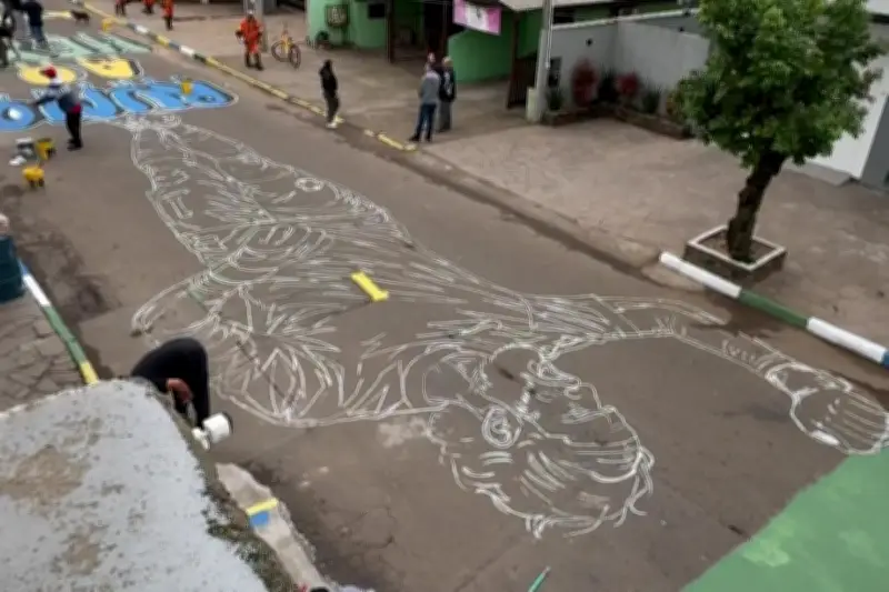 Alisson Becker ganha pintura gigante em rua de Novo Hamburgo, sua cidade natal