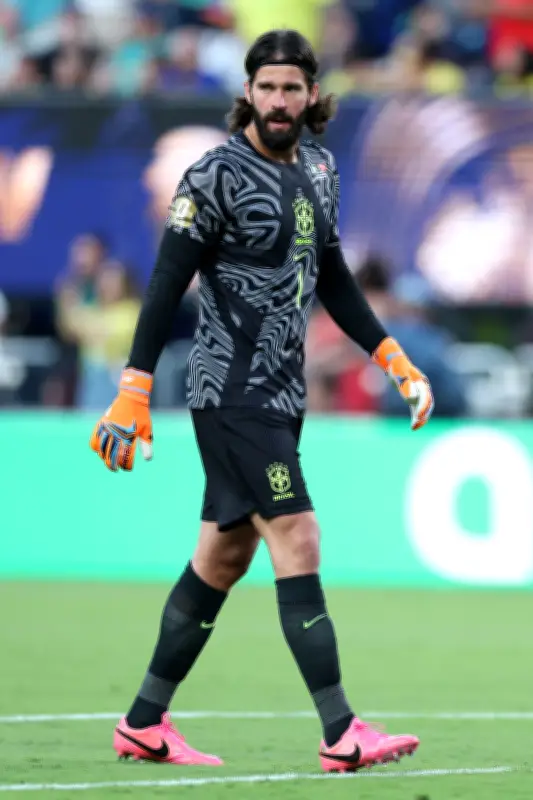Alisson vê 'sucessão de erros' em gol do Marrocos, mas Brasil sai confiante