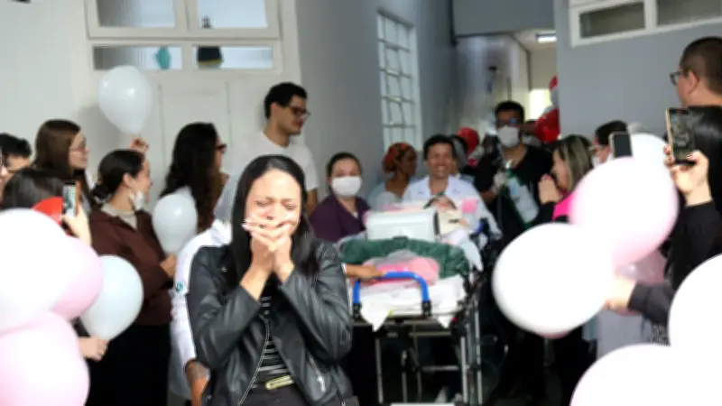 Alta emocionante de bebê Cecília após um ano no CHSL