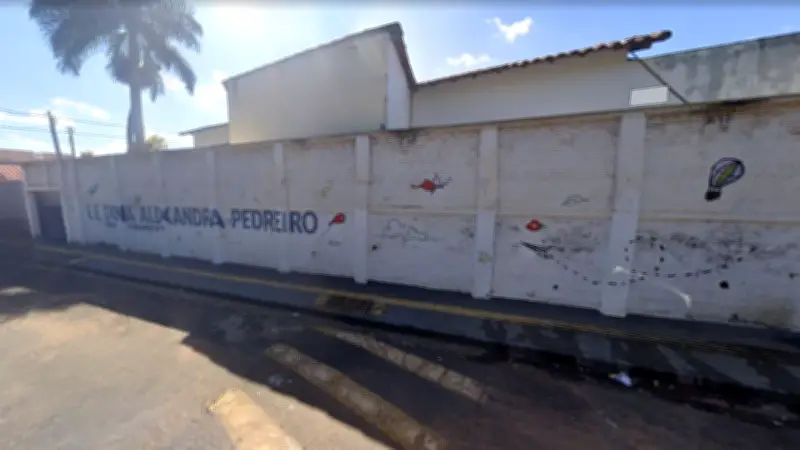 Aluno de 10 anos ingere vidro na merenda em escola de Uberlândia