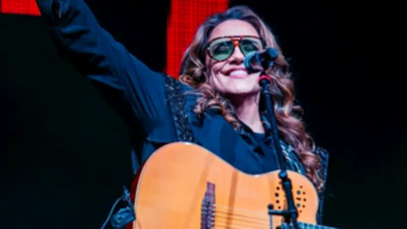 Ana Carolina canta em Manaus com turnê '25 Anas' neste sábado
