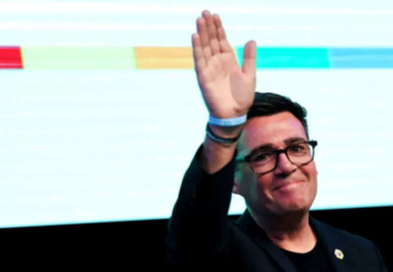 Andy Burnham: Prefeito de Manchester mira liderança trabalhista e cargo de primeiro-ministro