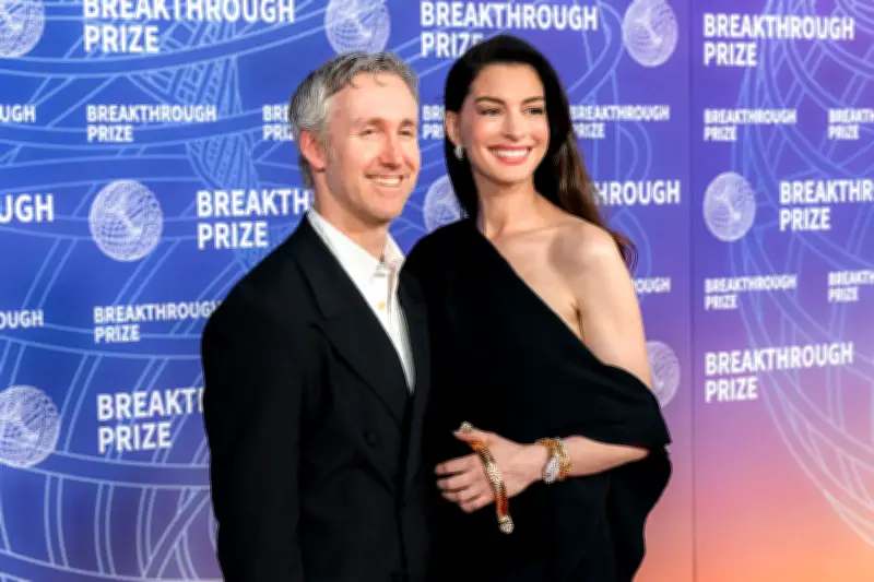 Anne Hathaway anuncia gravidez do terceiro filho com Adam Shulman