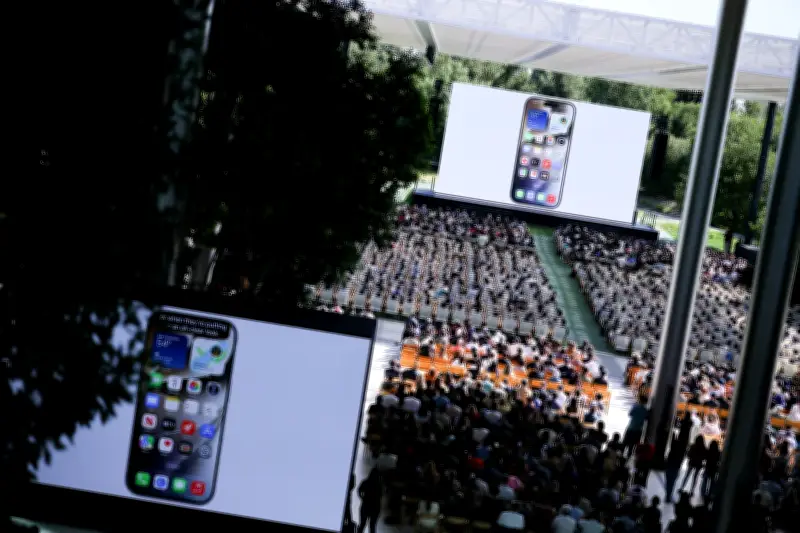 Apple revela Siri AI com inteligência artificial e busca se destacar na corrida tecnológica