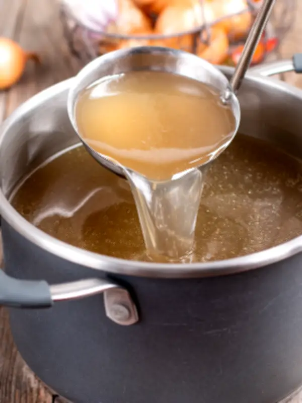 Aprenda a fazer caldo de frango delicioso com apenas 7 ingredientes