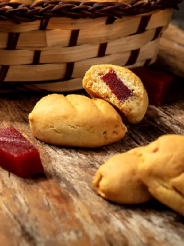 Aprenda a fazer goiabinha: biscoito amanteigado com goiabada