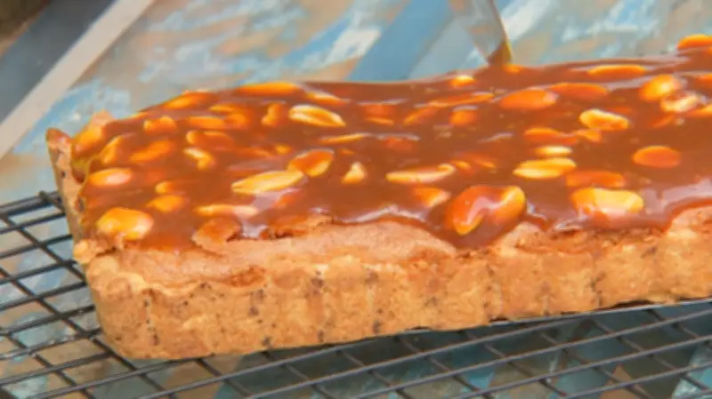 Aprenda a fazer torta de pé de moleque deliciosa