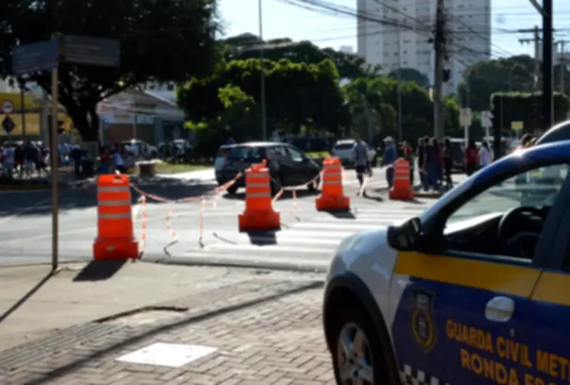 Arraiás e eventos sociais causam bloqueios em ruas de Campo Grande