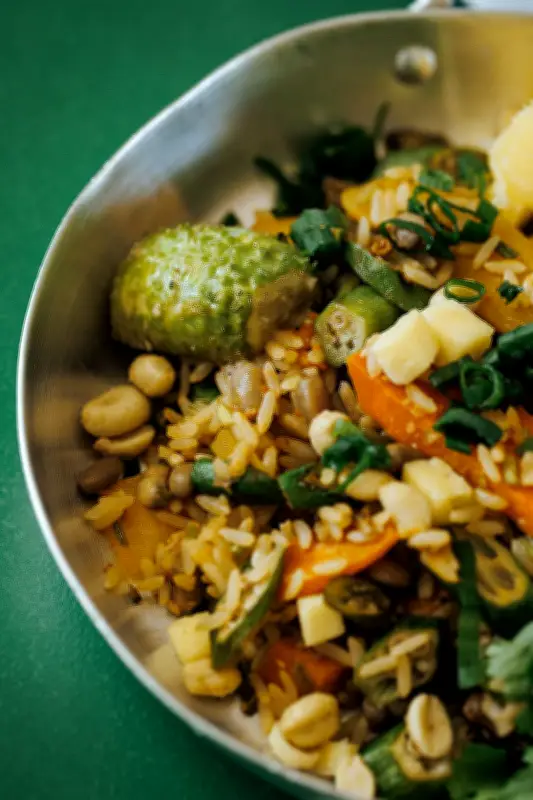 Arroz de Feijão de Corda com Quiabo e Legumes: Receita Tradicional