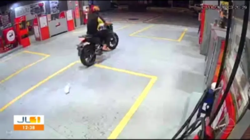 Assalto a posto de combustível no Umarizal é flagrado por câmeras