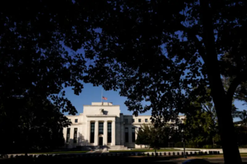Atividade econômica dos EUA sobe pouco; emprego estável, diz Fed