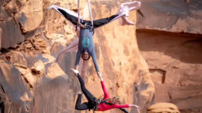 Atleta que se apresentou com Madonna morre em acidente de BASE jumping