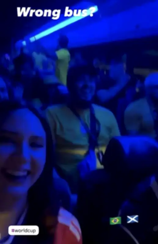 Atriz da Marvel entra em ônibus de brasileiros por engano e viraliza