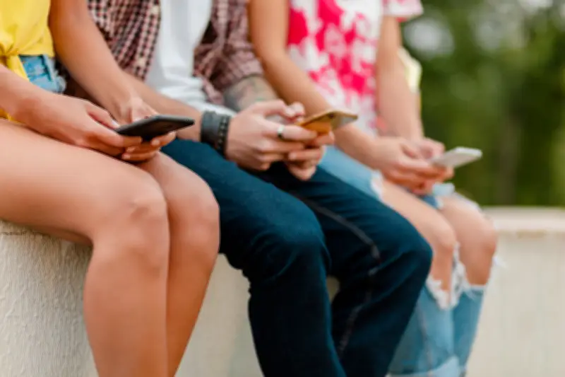 Austrália dobra multas para redes sociais que expõem menores de 16 anos