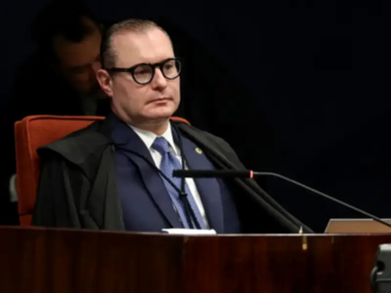 Autoridades convenceram Zanin a manter investigação de venda de sentenças no STJ