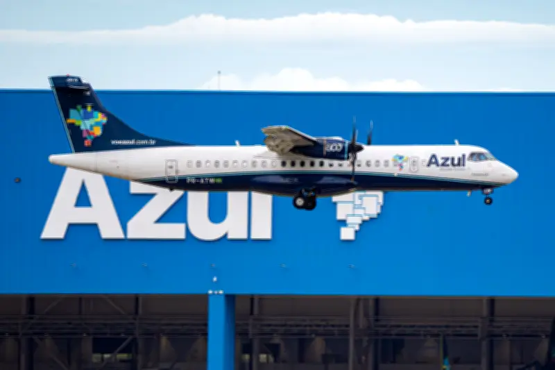Avião da Azul é esvaziado e inspecionado pela PF em Brasília