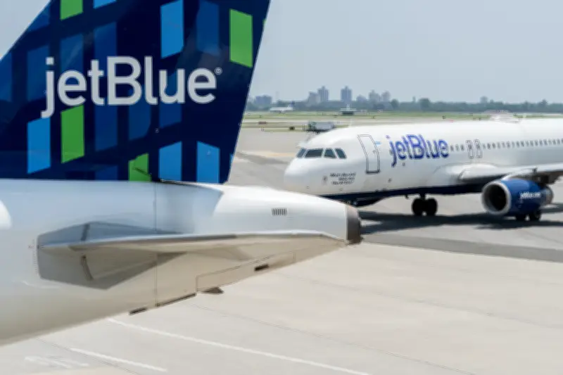Avião da JetBlue colide com drone ao pousar no JFK em Nova York